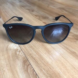Black Ray-Ban Erika Sunglasses